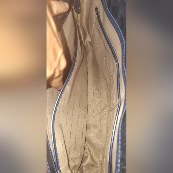 Michael Kors Voyager metallic blue Embossed Leather Large Tote - Picture 11 of 15